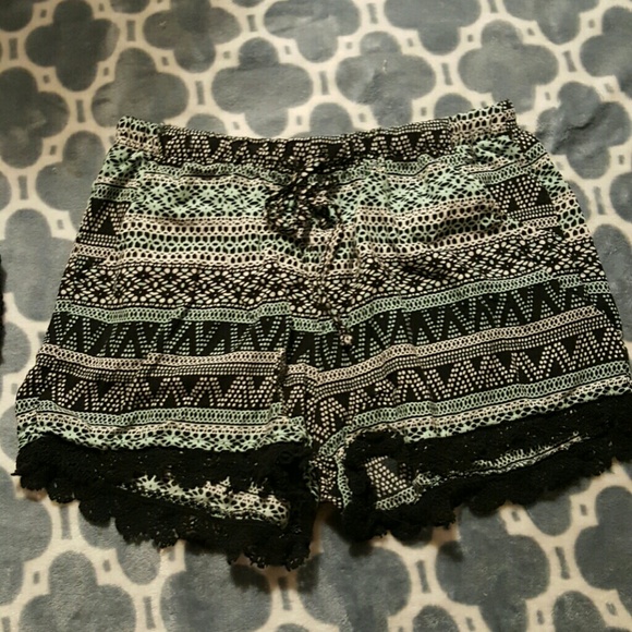 Patterned shorts - Picture 3 of 3